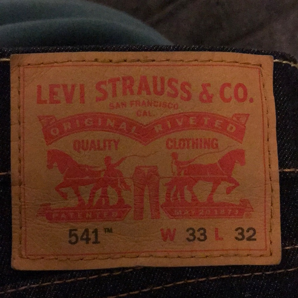 2 pairs of Levi jeans